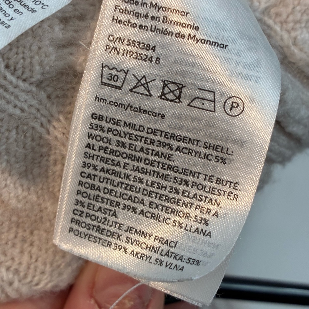 H&M Cozy Cream Cable Knit Sweater - Picture 4 of 5